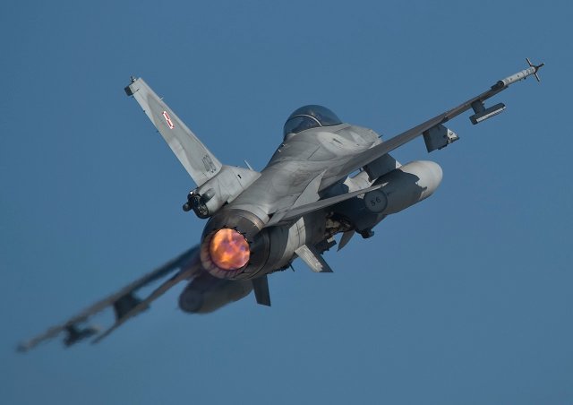 F-16 Piotr Łysakowski