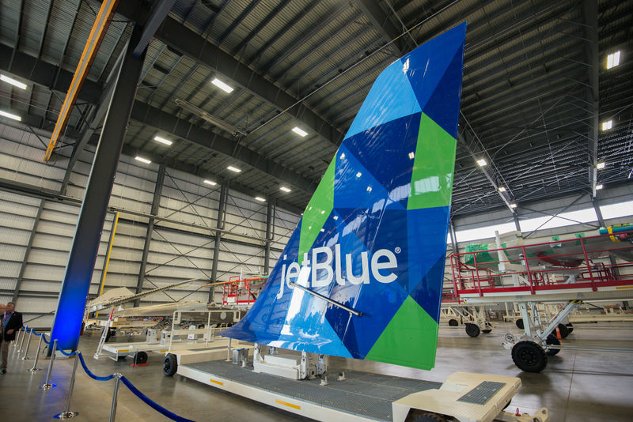 Airbus_US_manufacturing_facility_opening_ceremony_13_Jetblue_VTP
