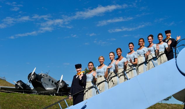 Lufthansa_wyjatkowe stroje na 60-lecie